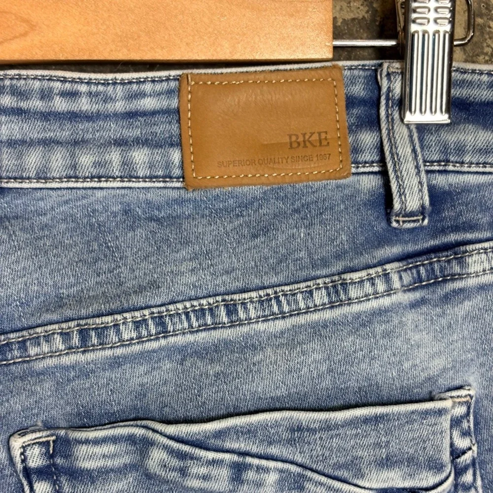 BKE Payton Universal Fit Mid-Rise Tailored‎ Bootcut Jeans Light Wash 28x32 Men's